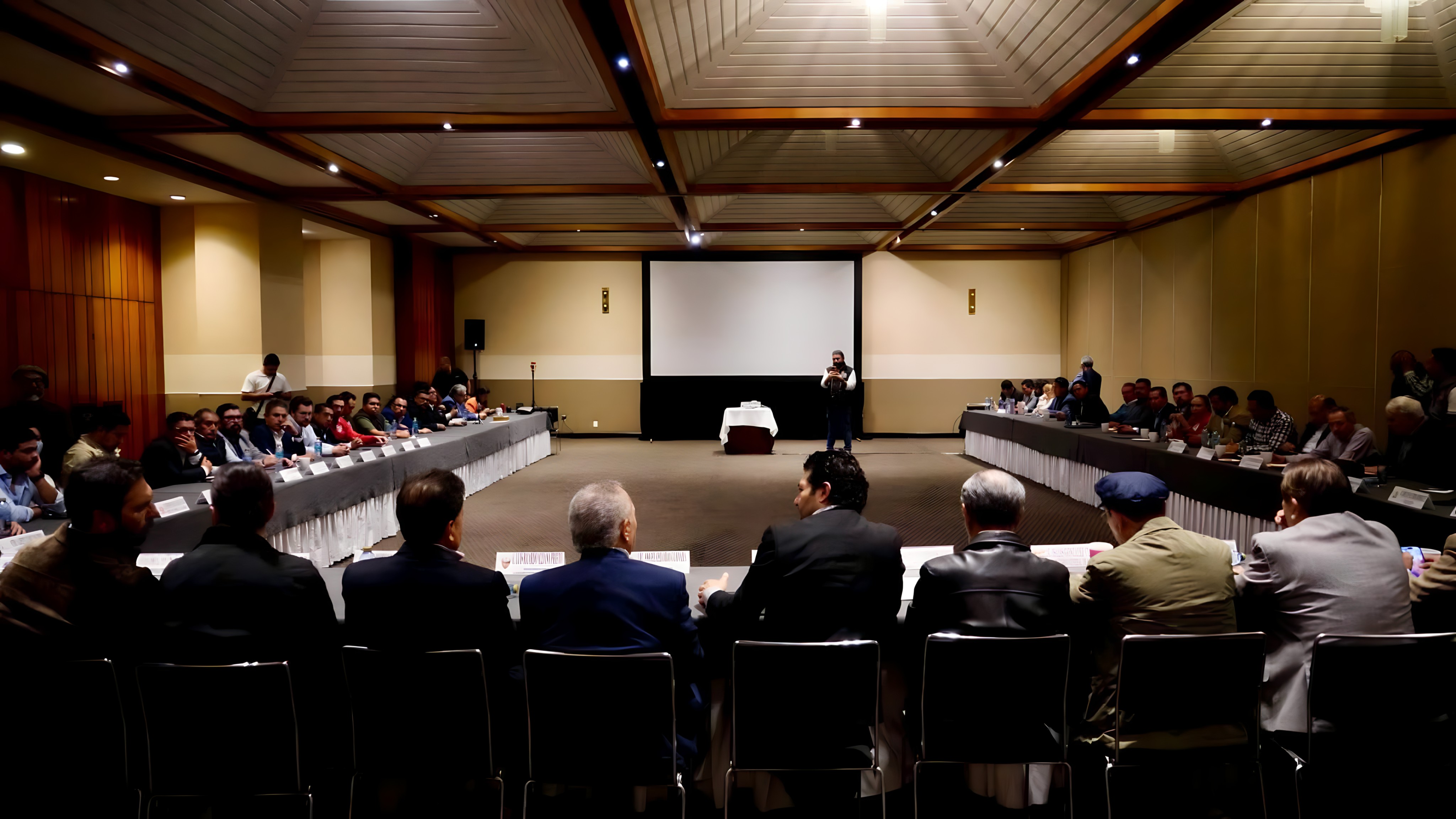 Reunión con el Secretario del Trabajo y Previsión Social Abril