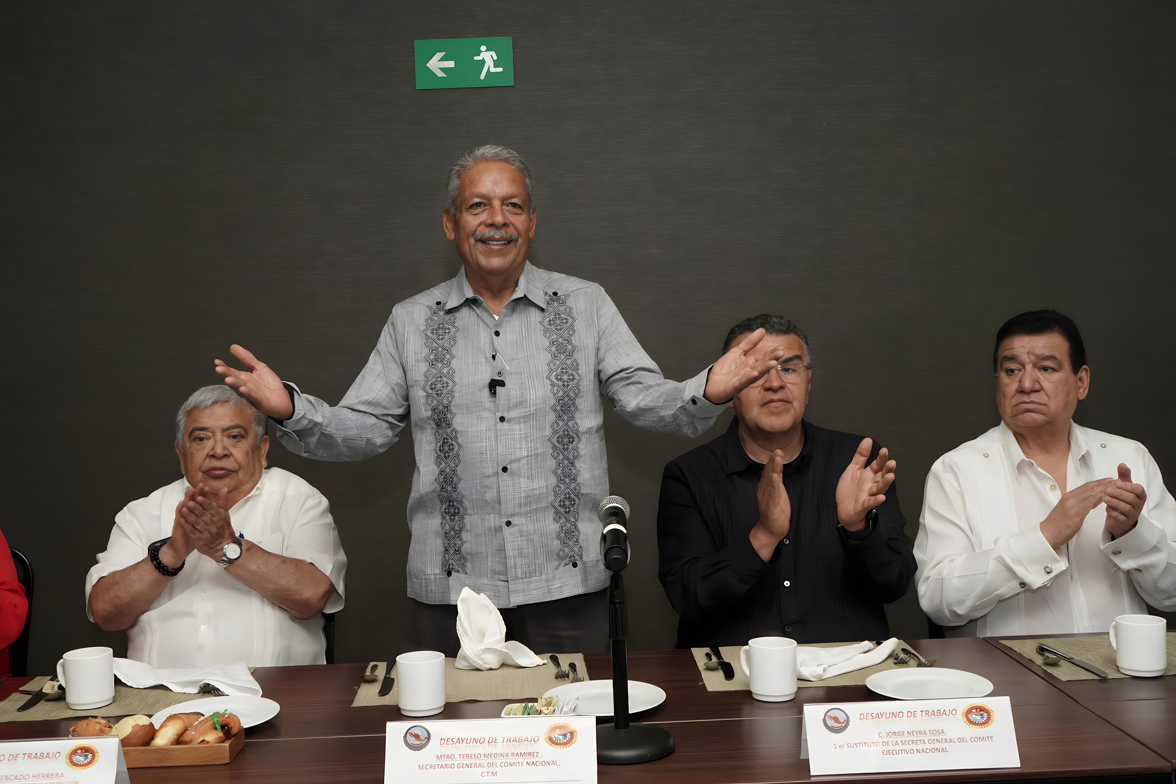 Reunión con compañeras y compañeros de la industria embotelladora en Mérida, Yucatán.