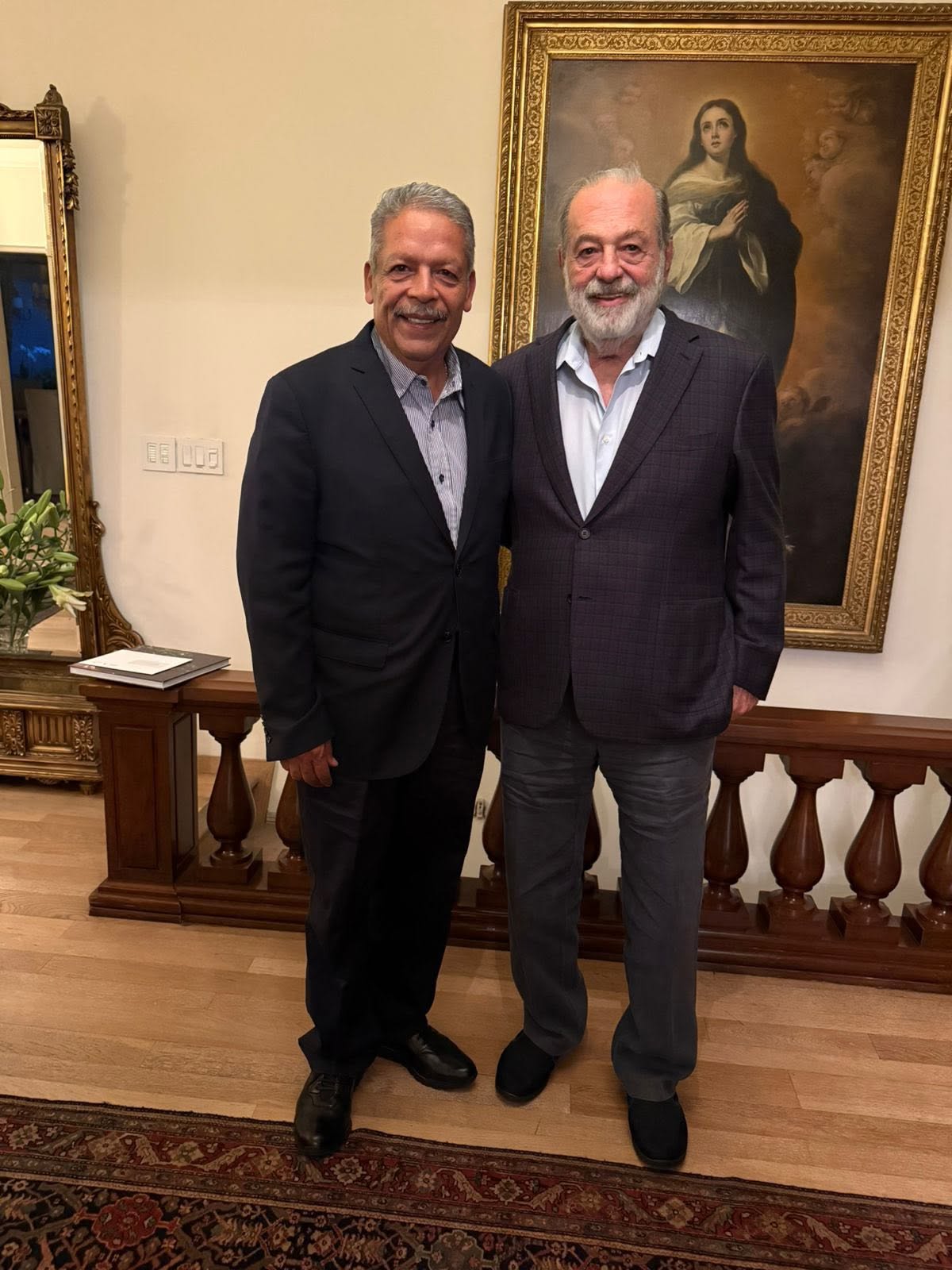 Maestro Tereso Medina y Carlos Slim dialogan sobre inversión, empleo y desarrollo económico de México.