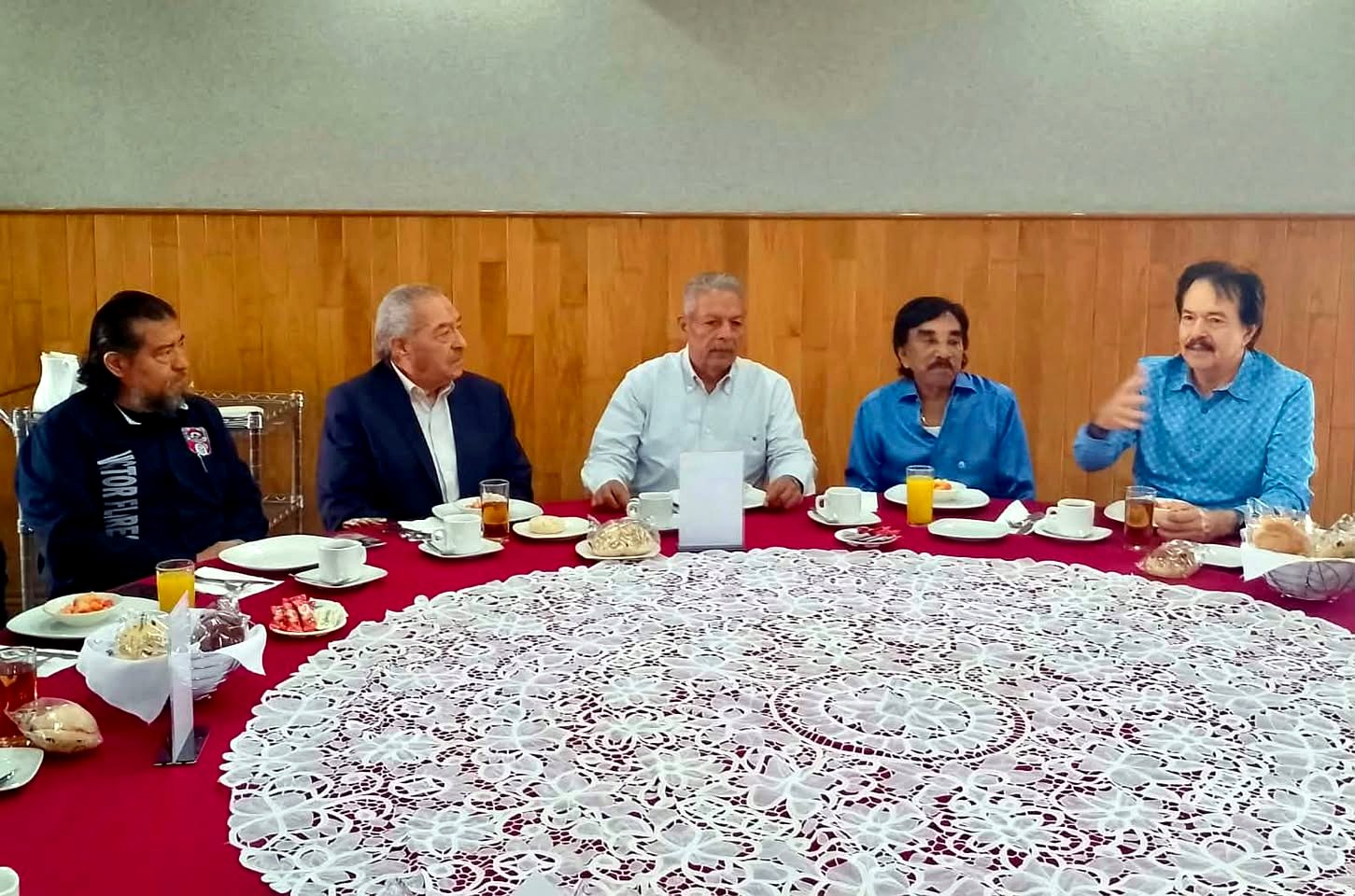 Encuentro con Víctor Flores.
