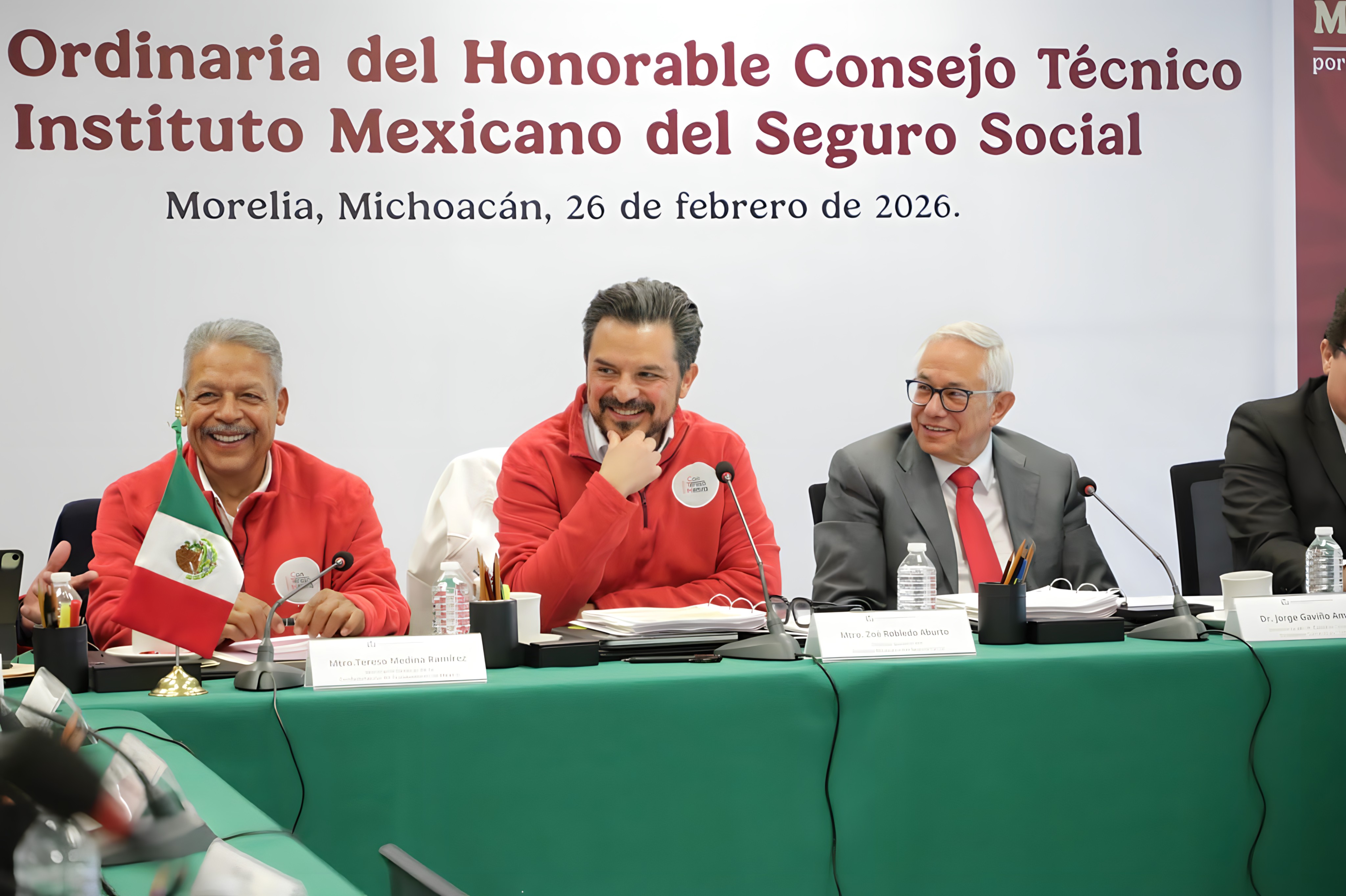 Maestro Tereso Medina participa en el Consejo Técnico del IMSS.
