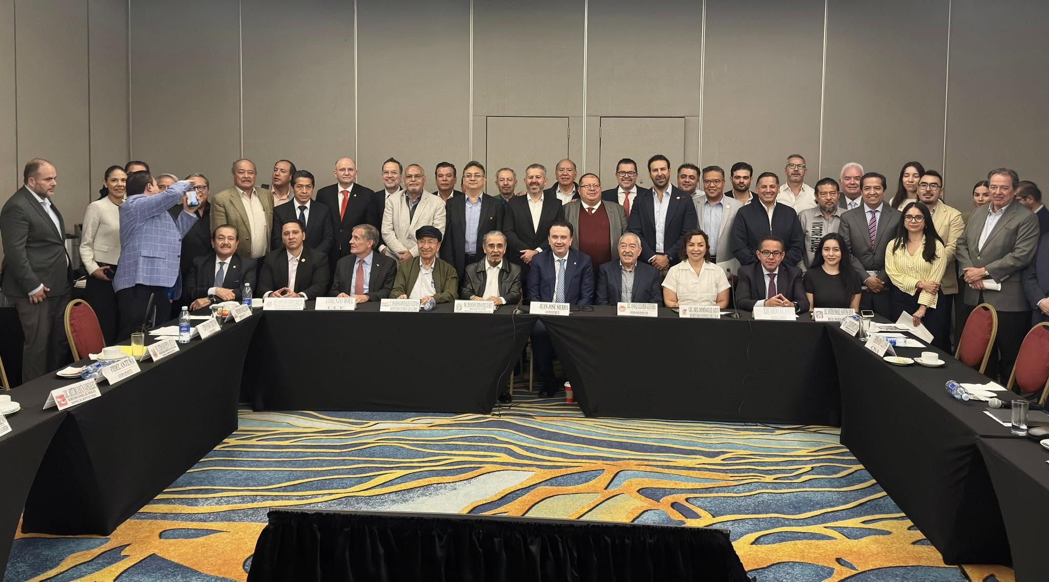 Mesa de Diálogo Sindical con cámaras empresariales, sindicatos y federaciones de todo el país.