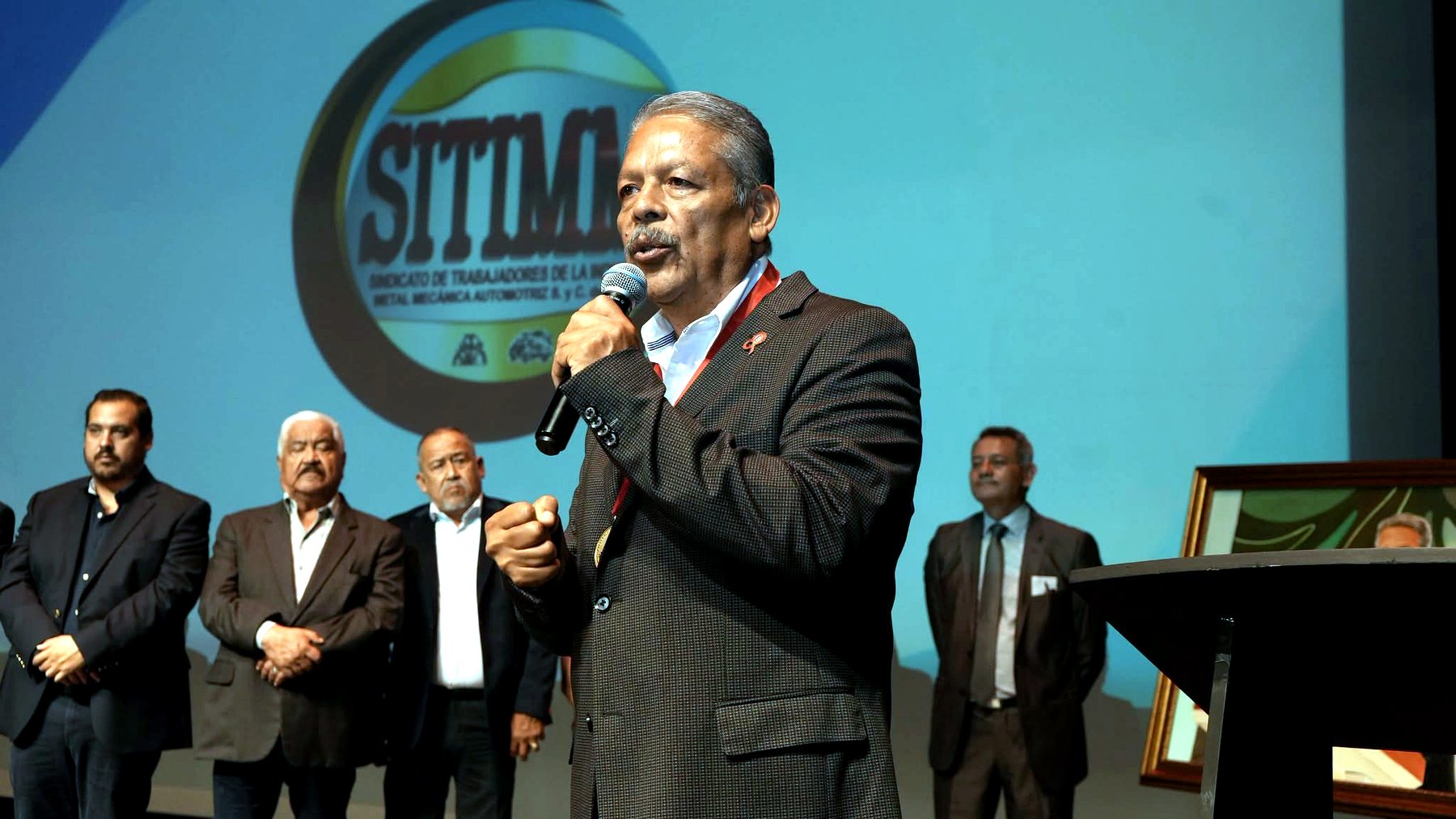 Tereso Medina recibe la Presea Don Dimas Rangel Fernández.
