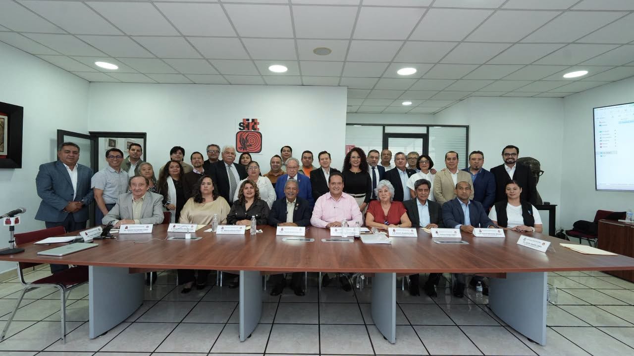 Tecnología al servicio de las y los trabajadores: respaldo al empleo y los contratos colectivos.